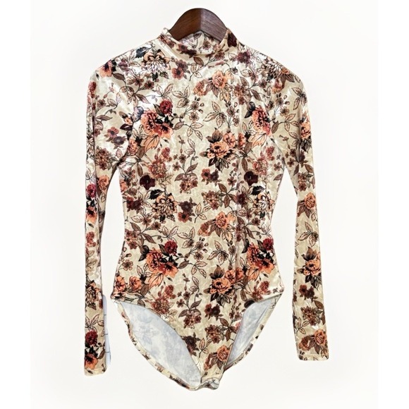 Coconut Creek Tops - Coco + Jaimeson Velvety Floral Long Sleeve Bodysuit Size L (missing Care Tag)